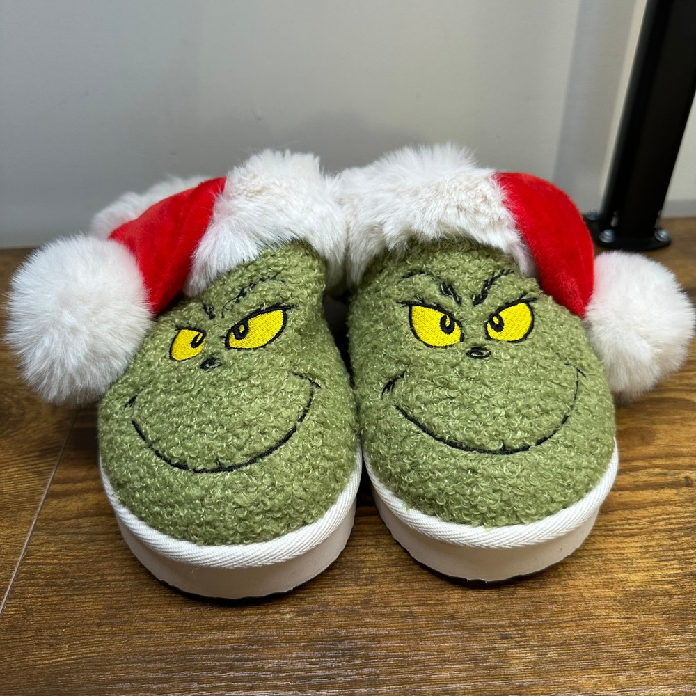 American Eagle The Grinch Christmas Slippers Green Faux Fur Santa Hat Size 6